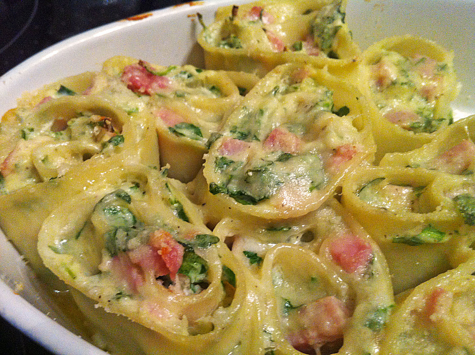 Nudelauflauf mit Ricotta und Schinken