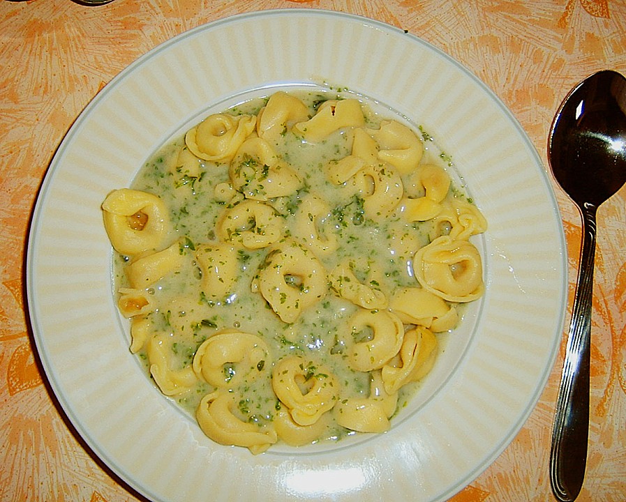 Tortellini in Petersiliensoße