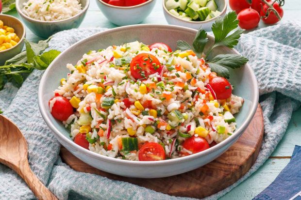 Klassischer Reissalat mit Gemüse